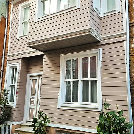 Apartamento Ahsap Tarihi Ev, Eminoenue Ve Tarihi Mekanlara Yuerueyerek 5 Dakika