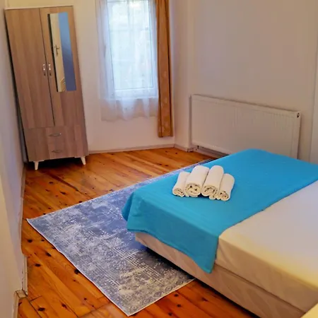 Ahsap Tarihi Ev, Eminoenue Ve Tarihi Mekanlara Yuerueyerek 5 Dakika Apartament