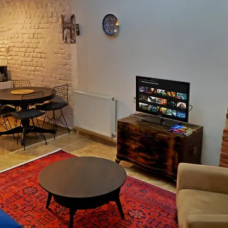 Apartamento Ahsap Tarihi Ev, Eminoenue Ve Tarihi Mekanlara Yuerueyerek 5 Dakika *