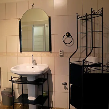 Ahsap Tarihi Ev, Eminoenue Ve Tarihi Mekanlara Yuerueyerek 5 Dakika Apartamento Istambul