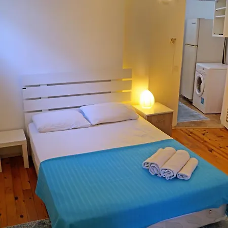 Ahsap Tarihi Ev, Eminoenue Ve Tarihi Mekanlara Yuerueyerek 5 Dakika * Stambuł